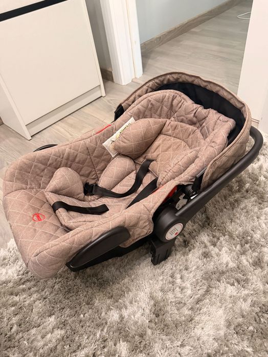 Carrinho de bebê + bebê conforto Mel Baby