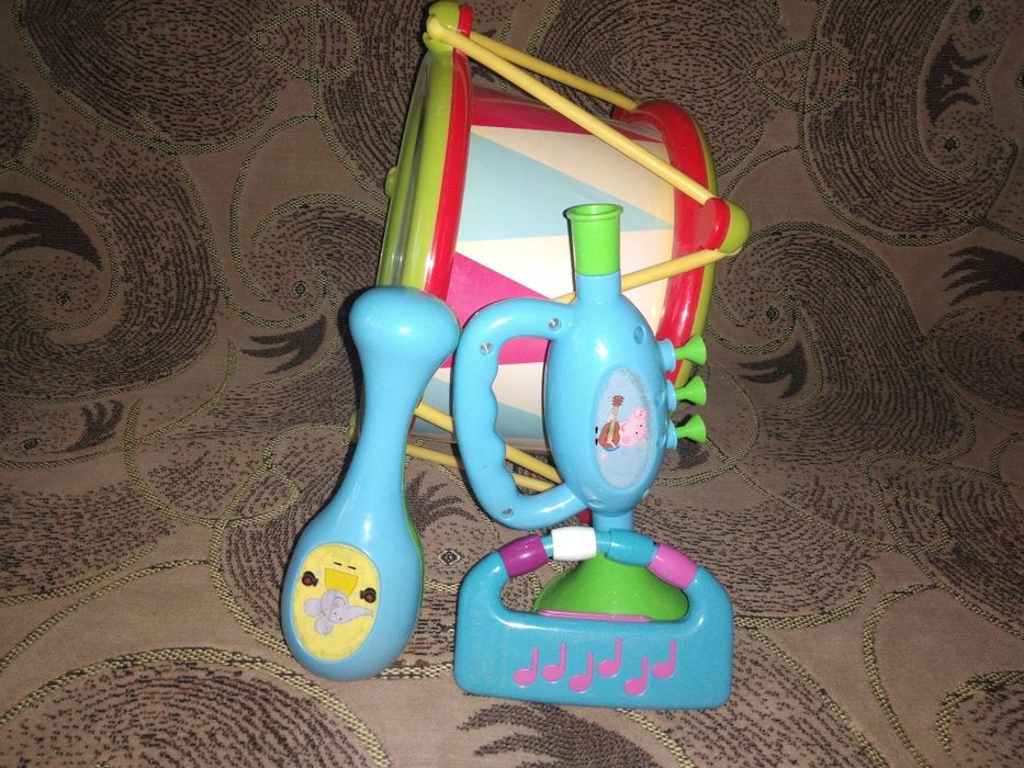 Барабан дитячий, маракас, губна гармоніка, труба