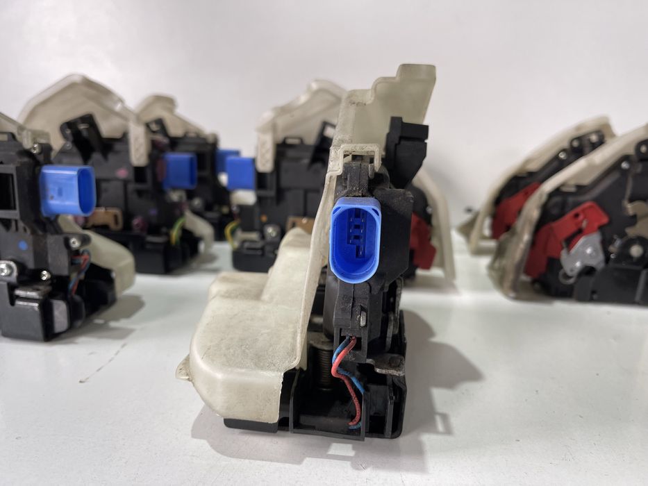 Замок двері Гольф 5 замок двери Golf 5 замки Golf 5 touran тоуран