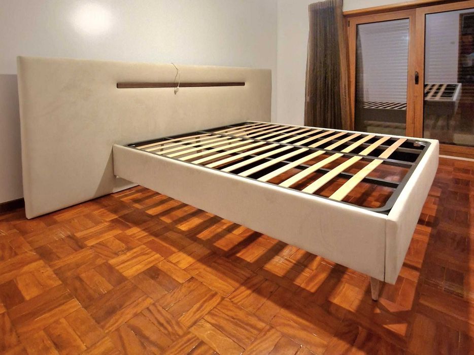 Camas de Casal Estofadas de Luxo 689€ Disp. em Várias Cores! 190x140m!