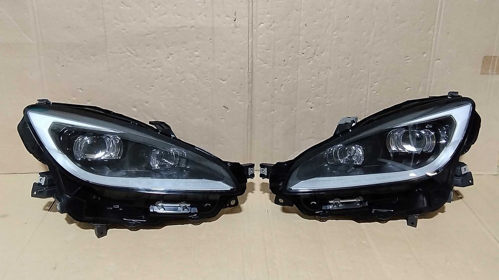 Фара ліва права  Subaru розборка шрот запчастини галоген оптика