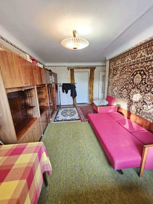 Центр міста.Продається 3кімн.квартира, в житловому стані, 2поверх.цегляний будинок.