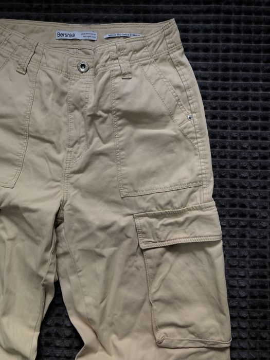 Bershka medium rise cargo straight XS/S/M карго штаны брюки женские бе