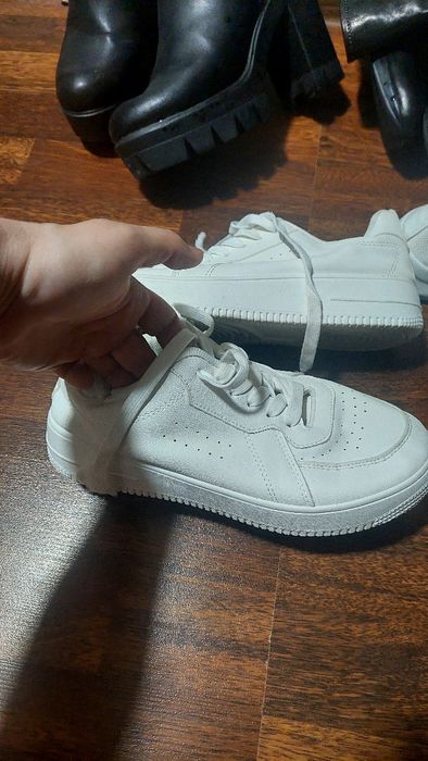 Лот жіночого взуття