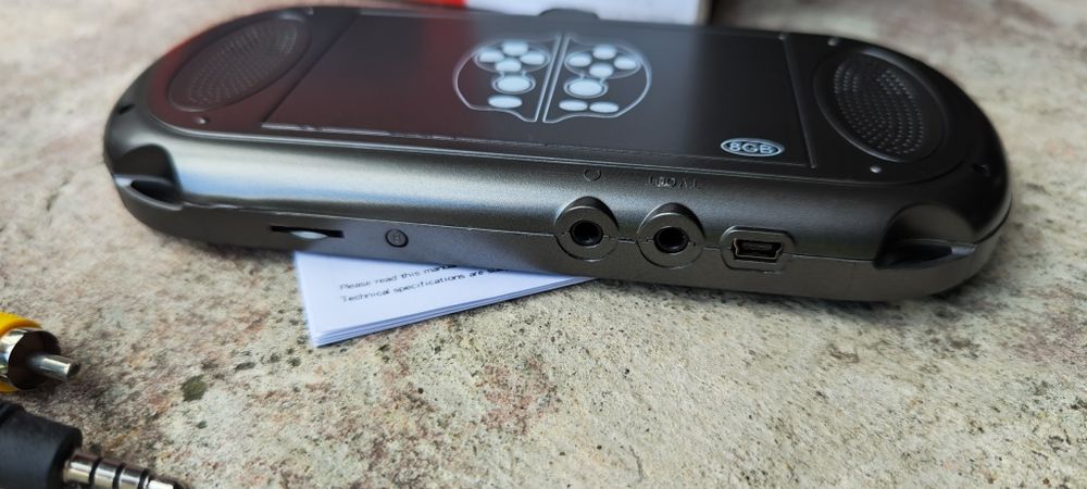 Przenośna konsola do gier.