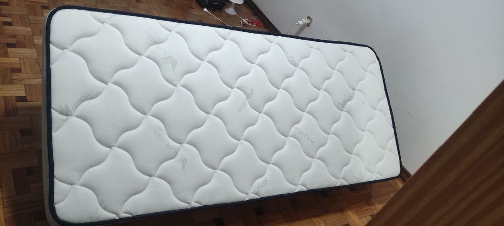 Conjunto cama e colchão
