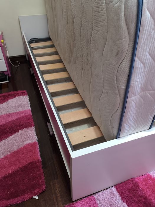 Cama solteiro com 2 colchões