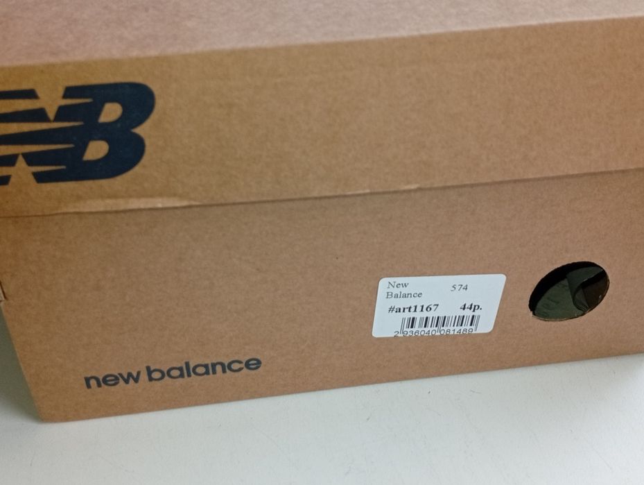 New Balance 574 (Black–White) Classic.