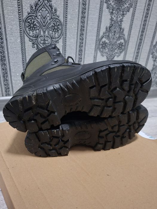 Черевики берці 42 р.
