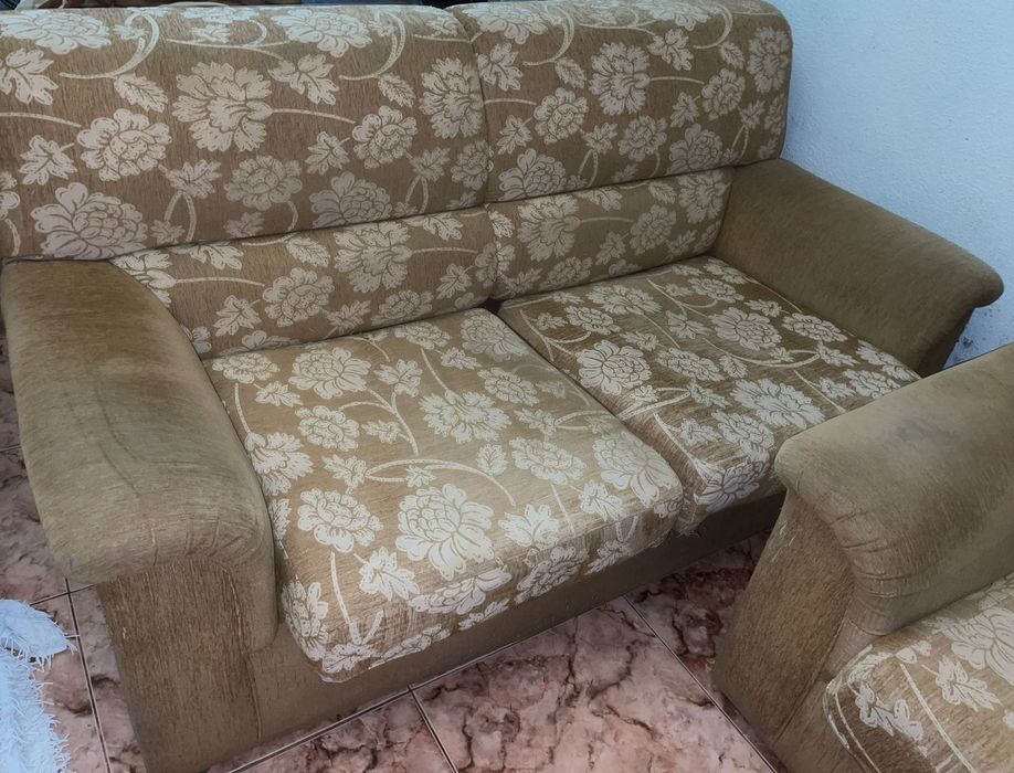 2 sofás castanho claro