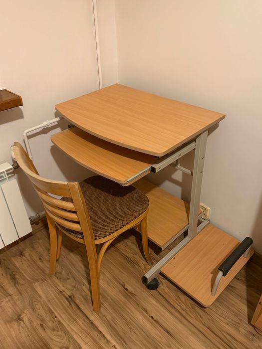 Biurko z wysuwanym blatem