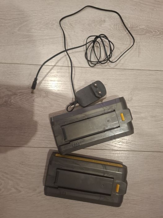 Dwie baterie do odkurzacza laresar x11 plus zasilacz