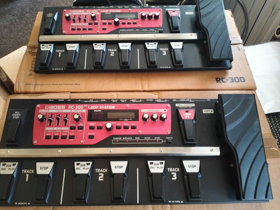 Zestaw 2x Boss RC-300 Loop Station zintegrowany