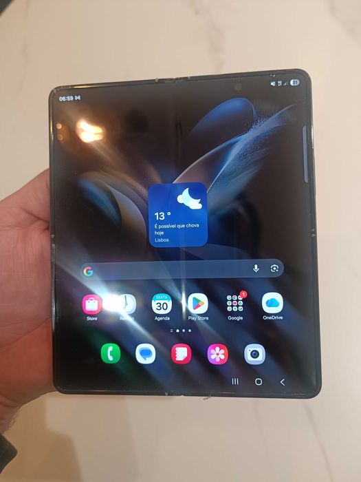 Samsung Galaxy Z Fold 4