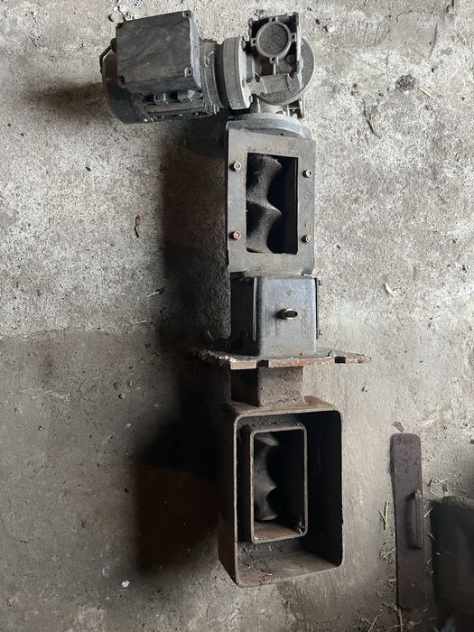 Podajnik ślimakowy do pieca