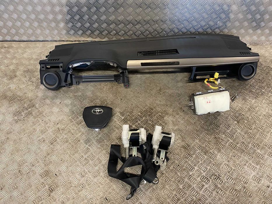 Deska rozdzielcza kokpit airbag pasy Toyota Rav 4 11-18r.