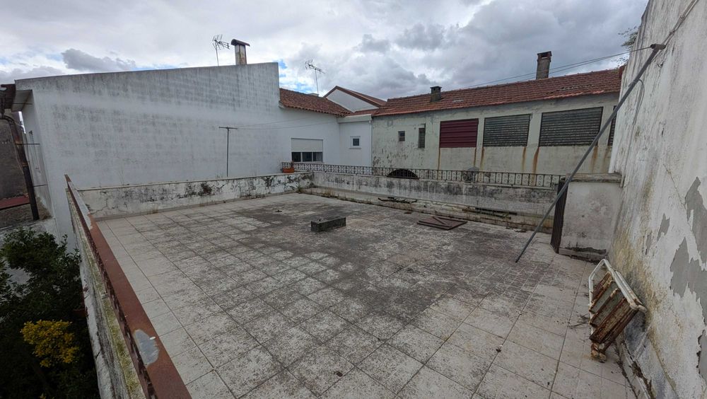 Moradia T5 em Verride com logradouro e churrasqueira - Oportunidade em Montemor-o-Velho