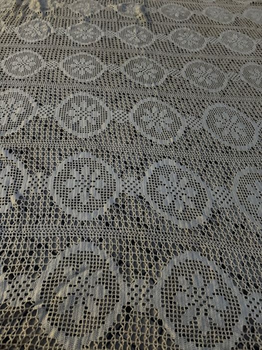 Colcha bordada em renda feita à mão