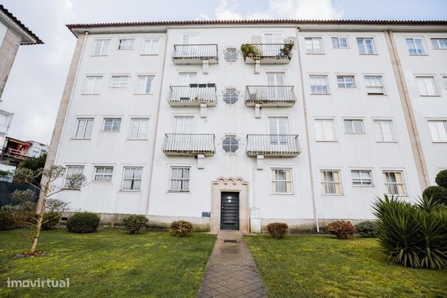 Apartamento T4 localizado no centro de Vila Nova de Famalicão