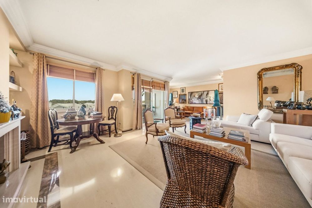 Vista Mar | Costa Da Guia, Cascais | Garagem Box 70M² | Versátil T2 Co