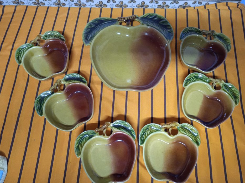 Conjunto de pratos de fruta