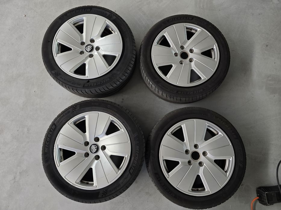 Jantes Originais com Pneus Porsche Taycan Michelin Pilot Sport 4 225/55 R19 e 275/45 R19