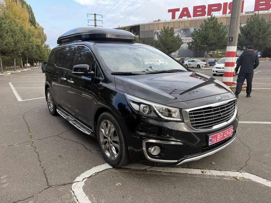 Kia Carnival Top