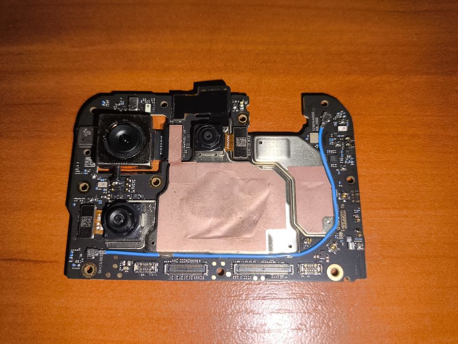 Материнская плата с коробкой poco x6 pro 8/256 полностью рабочая.