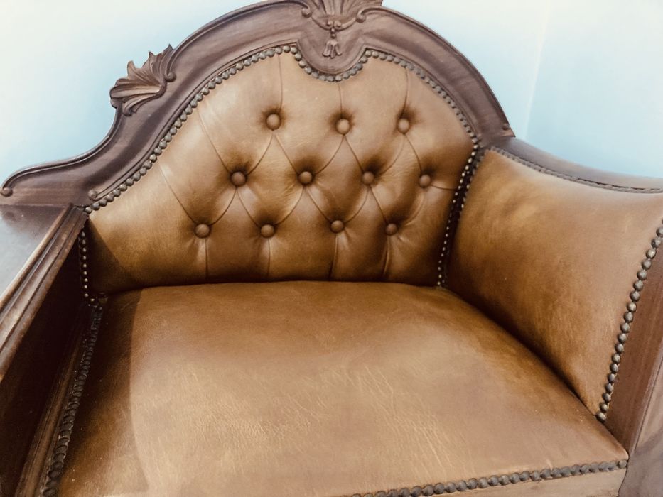 Namoradeira, sofá com mesa e gaveta