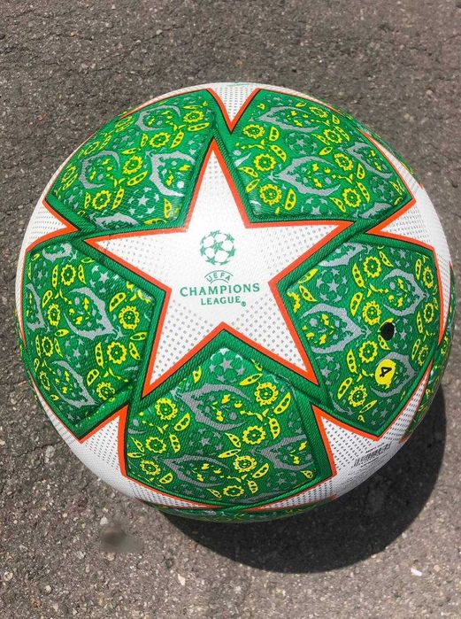Футбольний м'яч UCL Istanbul Club розмір 5 для асфальту дуже мiцний
