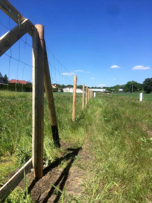 Montaż ogrodzeń z siatki leśnej .Ogrodzenie budowlane , płot tymczasowy