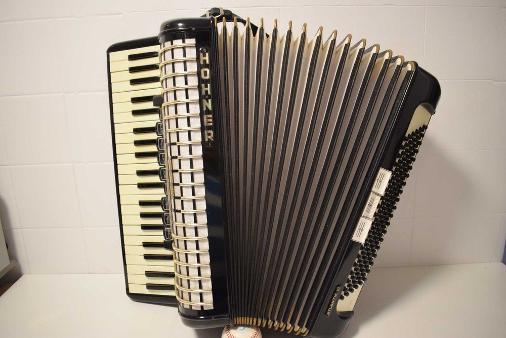Acordeao Hohner Atlantik III  3 Voz 120 Baixos,  N 158