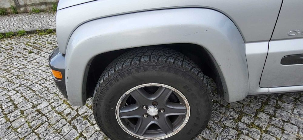 Jeep cherokee KJ Liberty 2500 crd 4x4