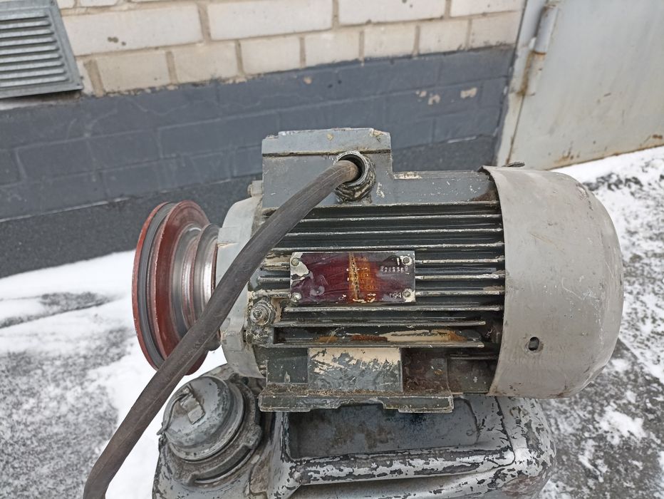 Електро двигун 2,2 ква Київ самовивіз