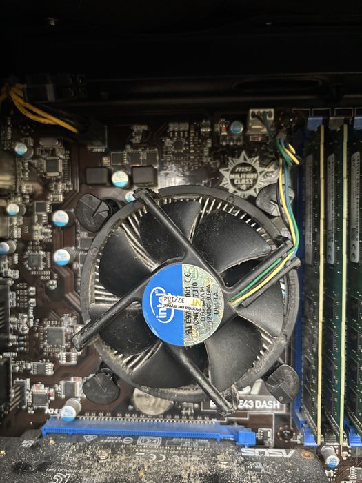 Komputet Titan 700 Genesis