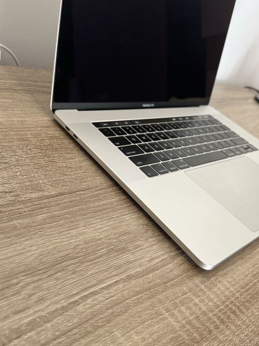 Macbook Pro 15 - 2019 - i9/512GB SSD/16GB RAM