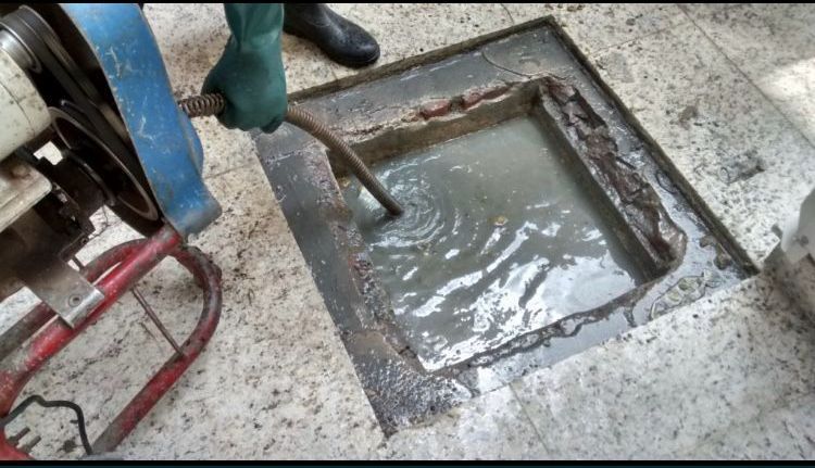 Desentupimento de Esgotos e Canalizador