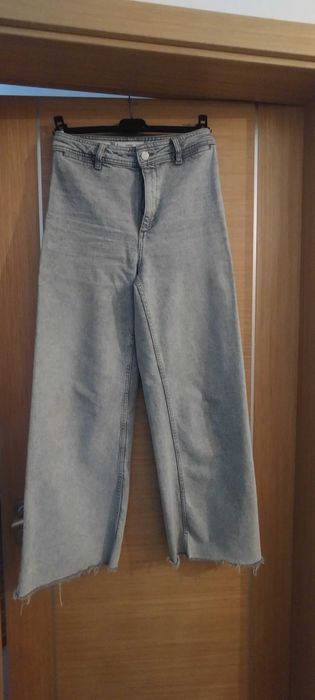 Jeans da Mango tamanho 34. As duas a 16€. A pagar portes de envio