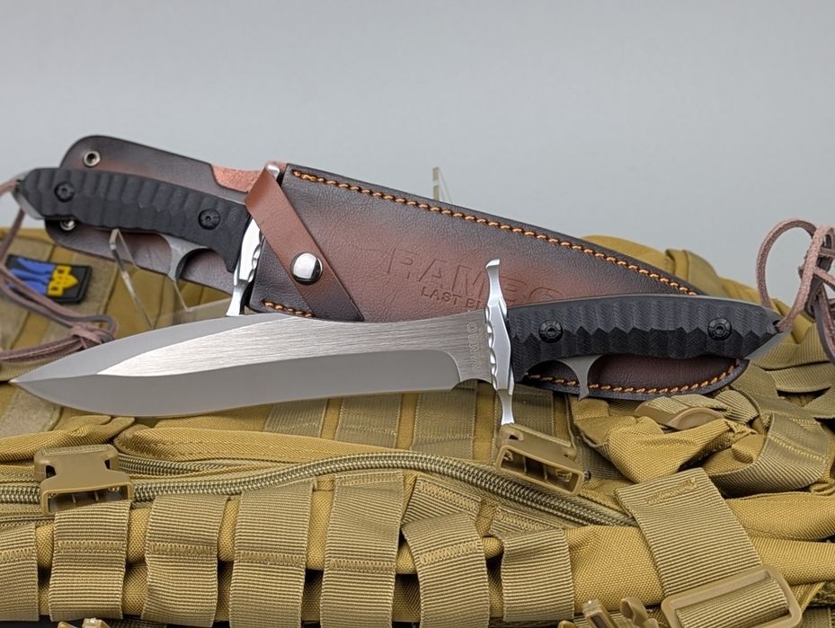 Великий тактичний ніж. Нож с кожаным чехлом.