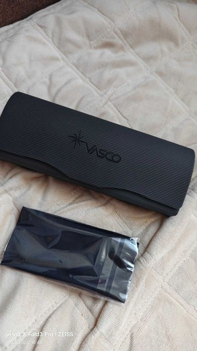Etui Vasco na okulary czarne aksamit w środku