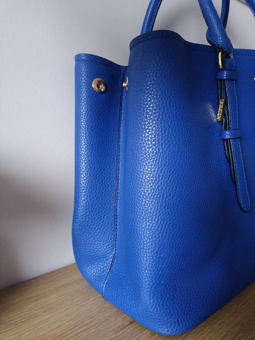 Niebieska torebka Prada