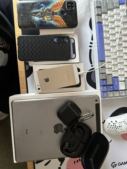 Лот ipad iphone airpods 2