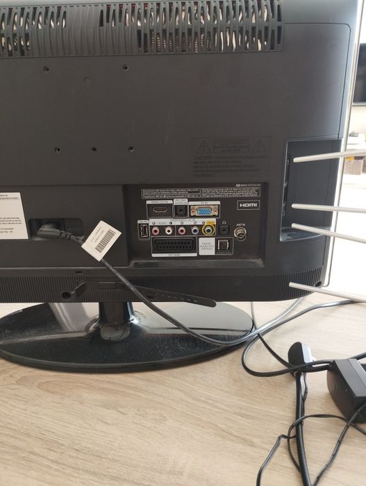 Telewizor 22 cale z dekoderem dwbt2 i antena