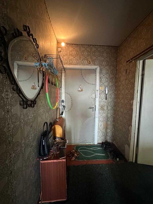 Продається 1-кімнатна квартира  м-к Сонячний,6