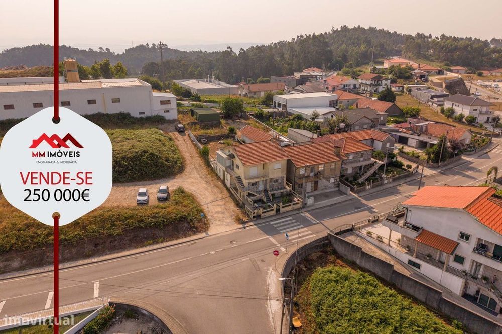 Moradia Bi-familiar | Lote de 588 m² | Investimento | Paços de Ferreir