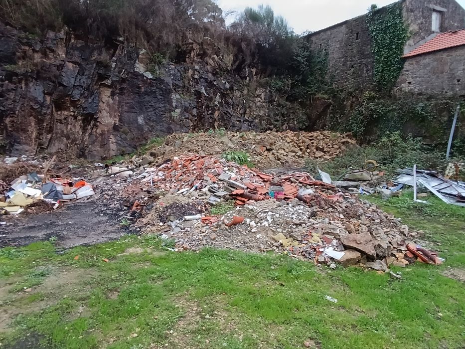 Dou entulho, zona de Vila do Conde
