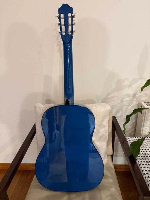 Guitarra nova com capa