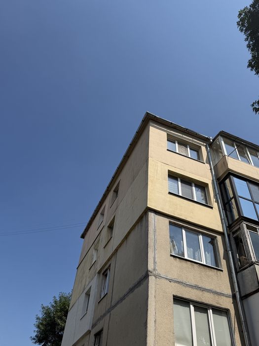 Продам 4-кімнатну квартиру з меблями