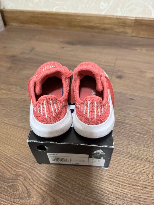 Кросівки Adidas на дівчинку, р. 26