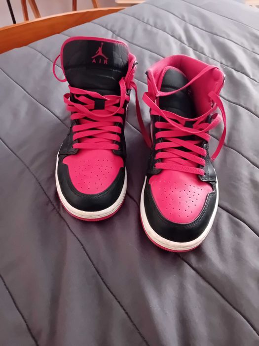 Air jordan mid vermelho e preto